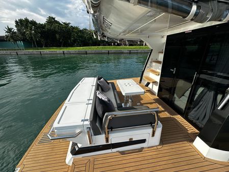 Galeon 400 Fly image