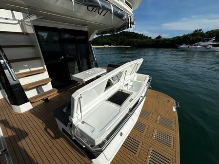 Galeon 400 Fly image