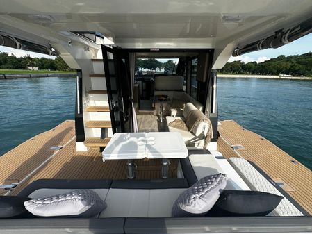 Galeon 400 Fly image