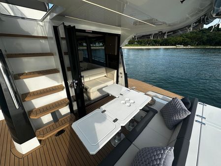 Galeon 400 Fly image