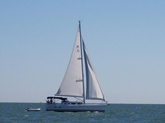 Hunter 426 Deck Saloon - main image