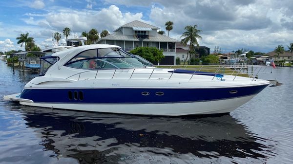 Cruisers Yachts 52 Express