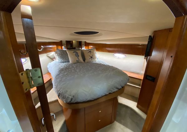 Cruisers Yachts 52 Express image