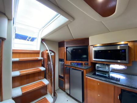 Cruisers Yachts 52 Express image