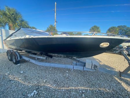 Avanti 27 Raceboat image