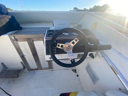 Avanti 27 Raceboat image