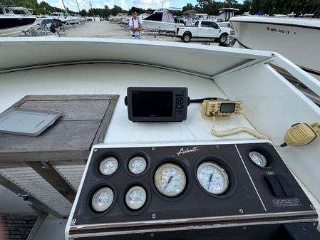 Avanti 27-RACEBOAT image