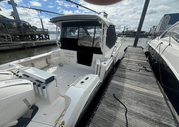 Boston Whaler 325 Conquest image