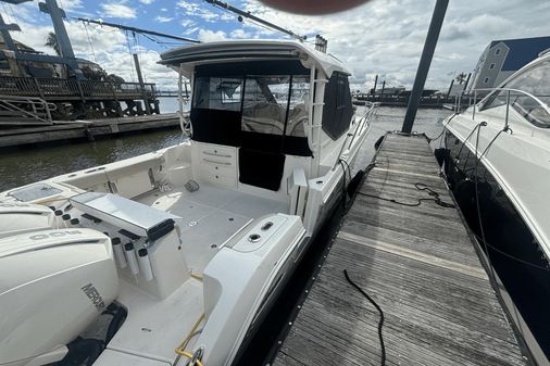 Boston Whaler 325 Conquest image