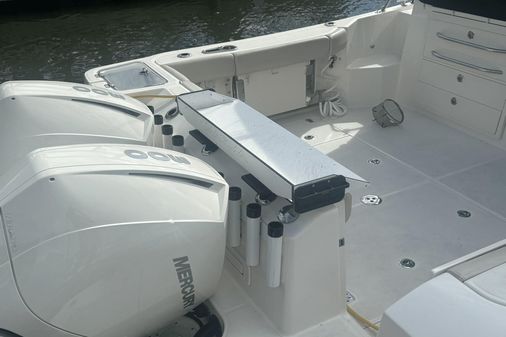 Boston Whaler 325 Conquest image