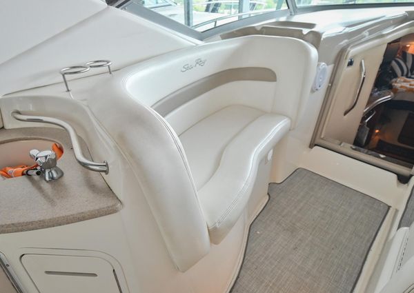 Sea Ray 320 Sundancer image