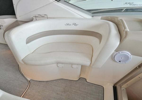 Sea Ray 320 Sundancer image