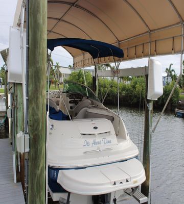 Sea Ray 240 Sundeck - main image