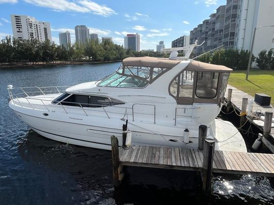 Cruisers Yachts 4450 Express Motoryacht - main image