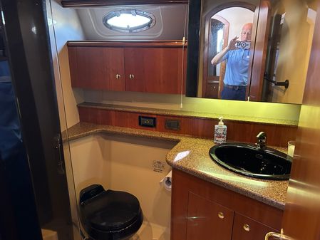 Cruisers Yachts 4450 Express Motoryacht image