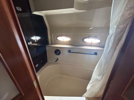 Cruisers Yachts 4450 Express Motoryacht image