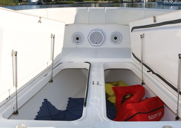 Venture 39 Center Console image