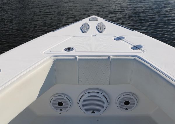 Venture 39 Center Console image