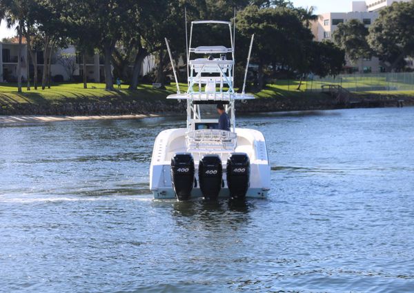 Venture 39 Center Console image