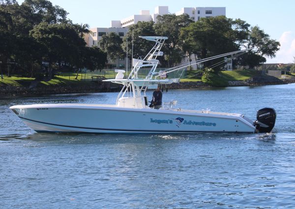 Venture 39 Center Console image