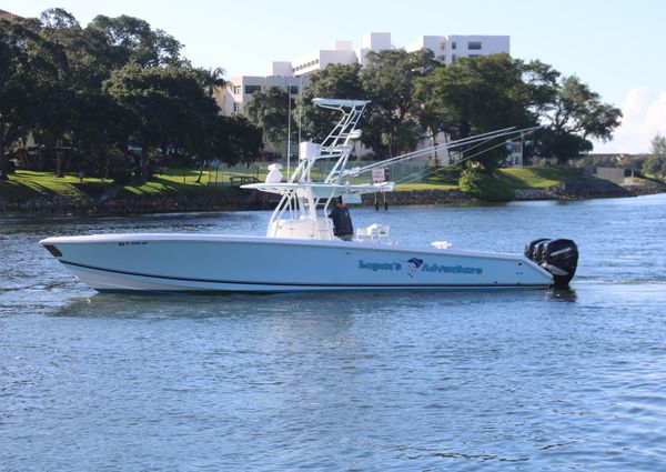 Venture 39 Center Console image