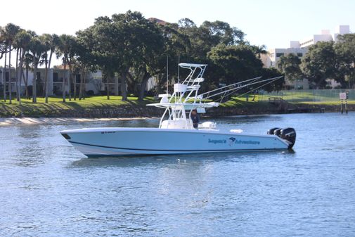 Venture 39 Center Console image