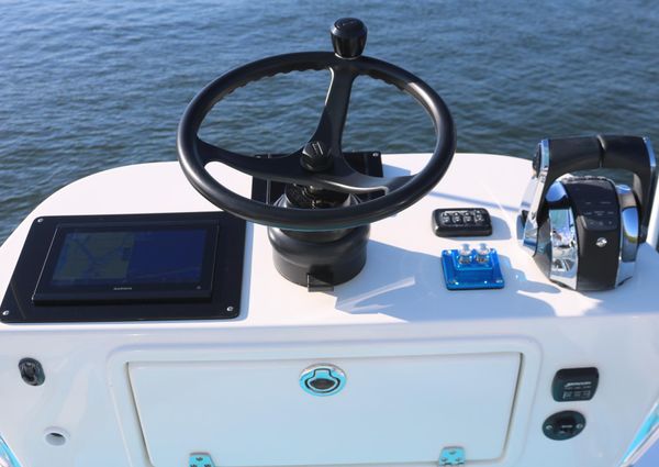 Venture 39 Center Console image