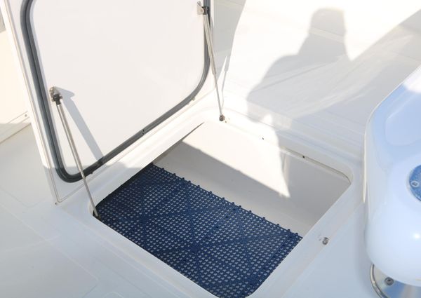 Venture 39 Center Console image