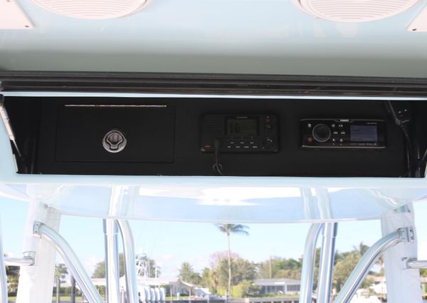 Venture 39 Center Console image