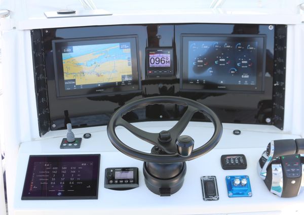 Venture 39 Center Console image