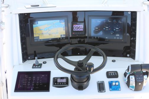 Venture 39 Center Console image