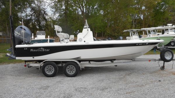 NauticStar 224 XTS 