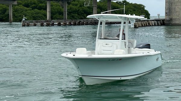 Sea Hunt Ultra 235 SE 