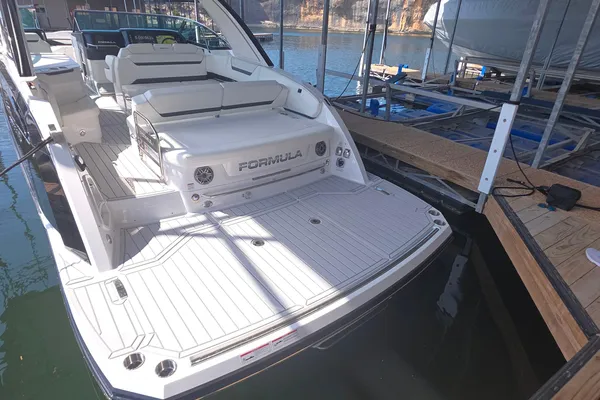 Formula 360-CROSSOVER-BOWRIDER-I-O image