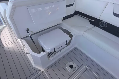 Formula 360 Crossover Bowrider I/O image