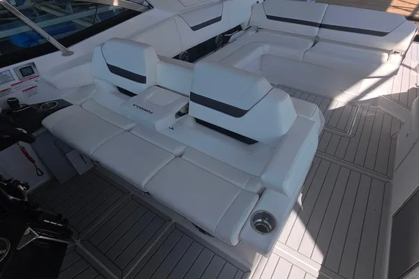 Formula 360-CROSSOVER-BOWRIDER-I-O image