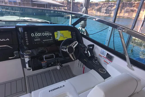 Formula 360 Crossover Bowrider I/O image