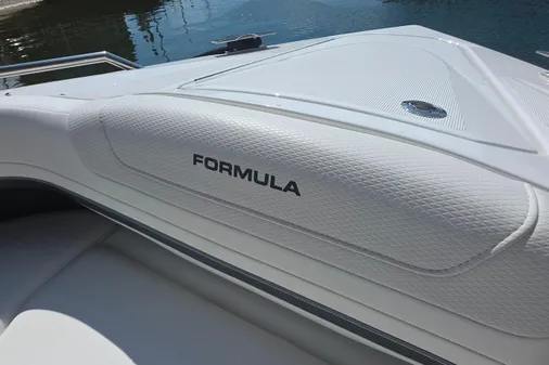 Formula 360 Crossover Bowrider I/O image