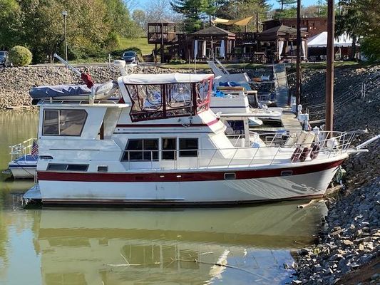 Nova 40 Sun Deck - main image