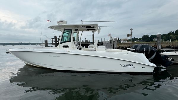 Boston Whaler 320 Outrage 