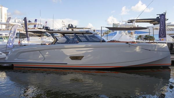 Vanquish Yachts VQ58 T top