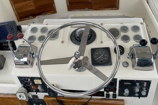 Hatteras 37 Convertable image