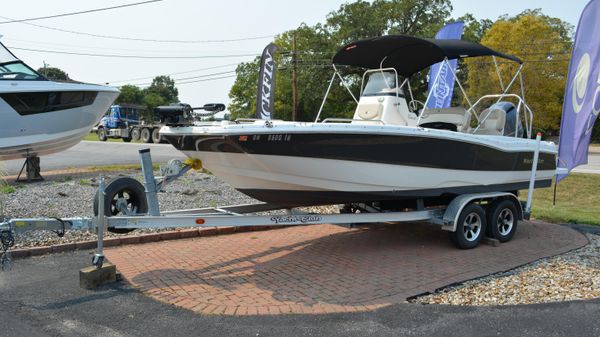 NauticStar 211 Angler
