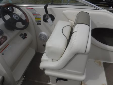 Sea Ray 225 Weekender image