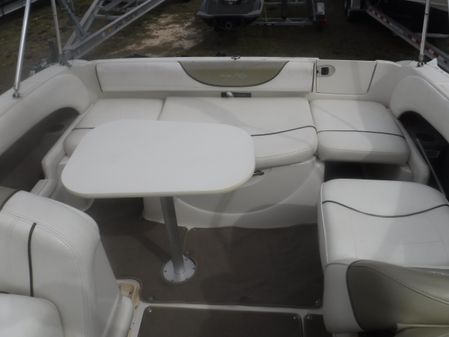 Sea Ray 225 Weekender image