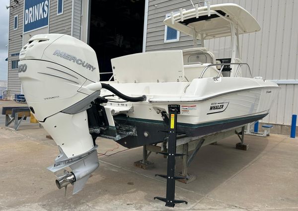 Boston Whaler 270 Dauntless image