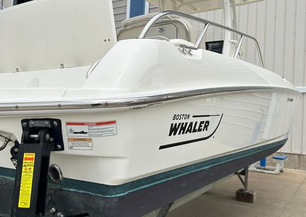 Boston Whaler 270 Dauntless image