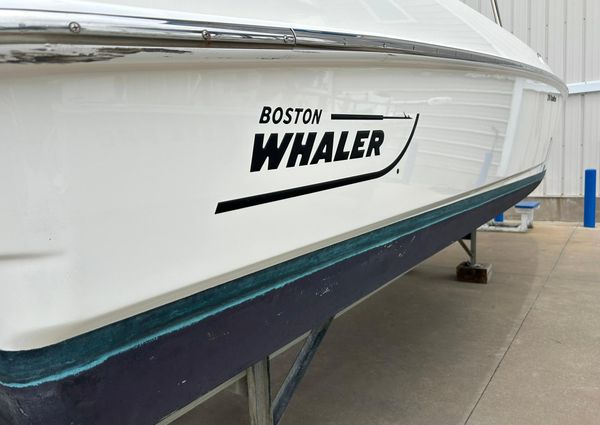 Boston Whaler 270 Dauntless image