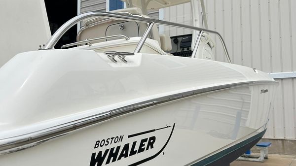 Boston Whaler 270 Dauntless 