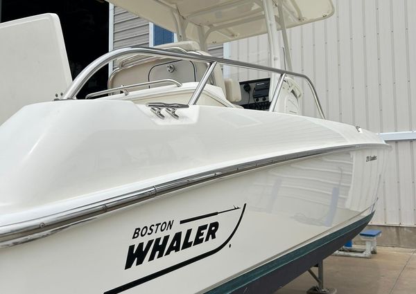 Boston Whaler 270 Dauntless image